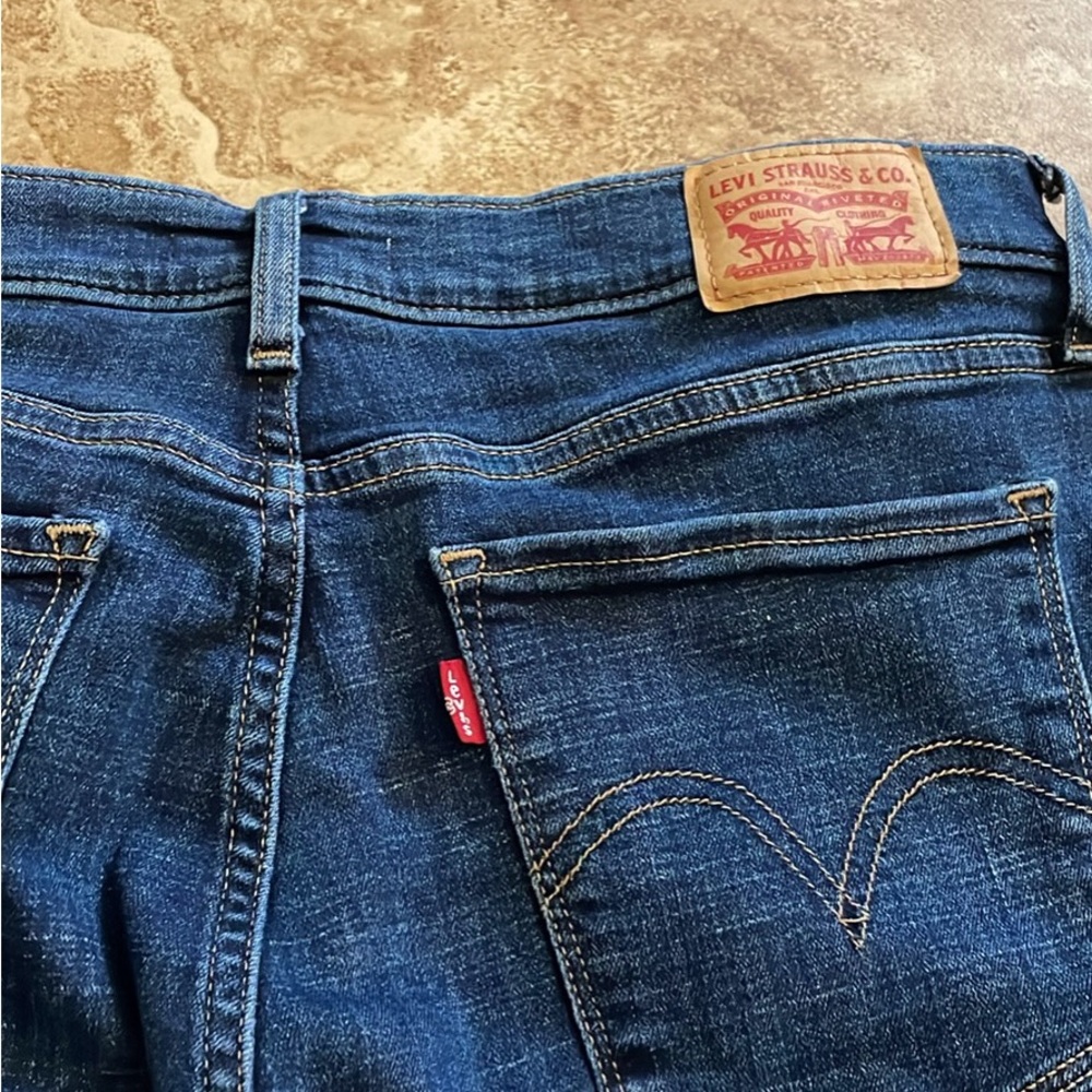 Levi's - Women’s Straight Leg, size 8 regular